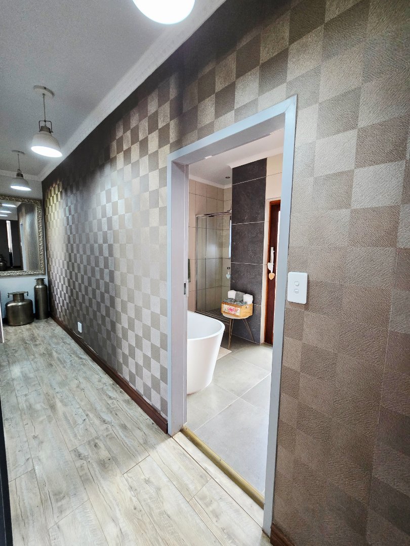 4 Bedroom Property for Sale in Flamwood North West